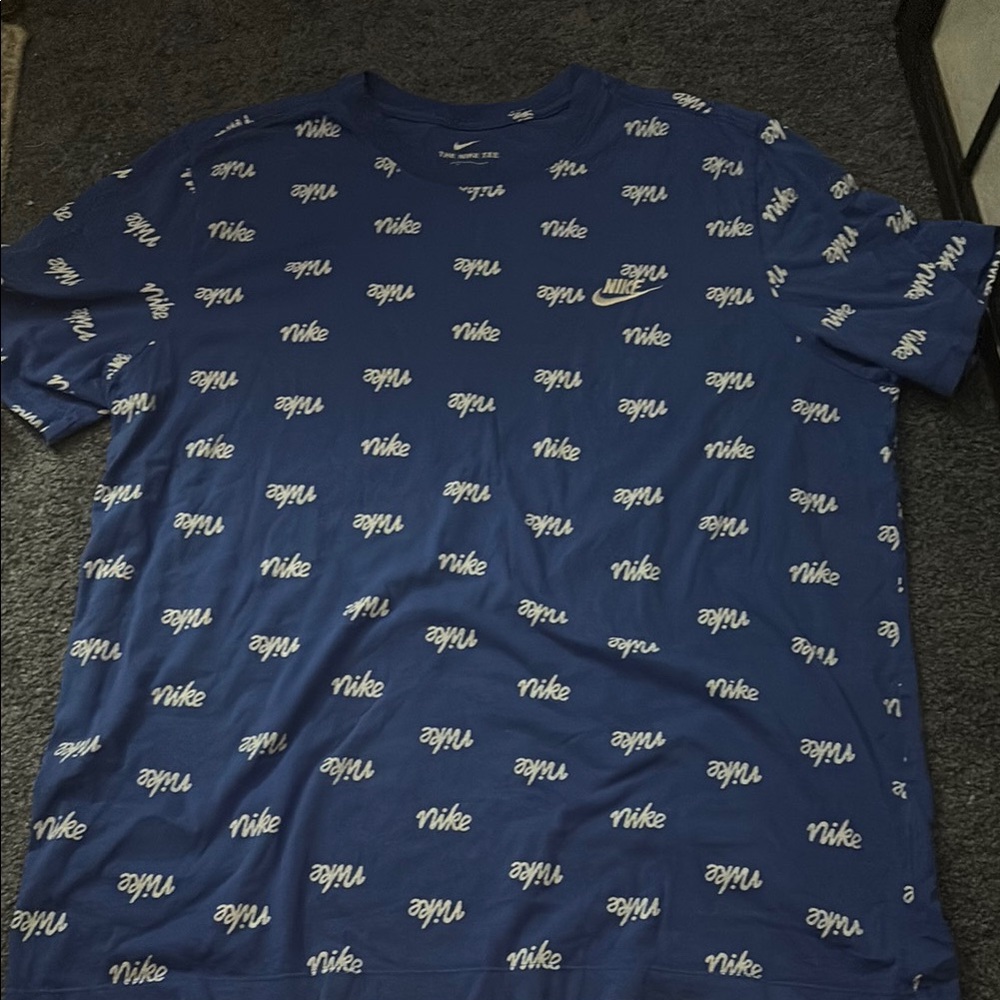 Nike Men's Blue Graphic T-Shirt
Send offers, Ask questions